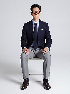 JPG 편집이미지 직업 패션 남자 포즈 셔츠 의자 넥타이 직장 앉기 정장 재킷 넥타이핀 의료성형뷰티 편집실사 AI인물포토 AI콘텐츠 잡화 옷 가구 상의 회사 모션 사람 외투 CG 파일형식 AI포토