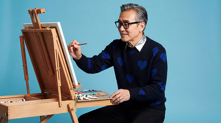 JPG 편집이미지 노년 남자 예술 컬러 중년 스튜디오 미술 물감 붓 작업 팔레트 그림 파란배경 캔버스 화가 창작 의료성형뷰티 액티브시니어 편집실사 AI인물포토 AI콘텐츠 직업 백그라운드 문화예술 사람 성인 파란색 실버라이프 미술도구 CG 파일형식 AI포토