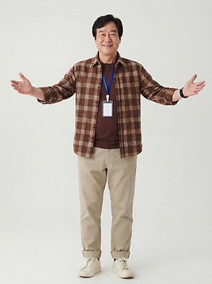 JPG 편집이미지 옷 교육 남자 얼굴 중년 포즈 백그라운드 실내 웃음 카메라 흰색 편안함 준비 환영 팔 반가움 의료성형뷰티 편집실사 AI인물포토 AI콘텐츠 감정 컬러 표정 사람 성인 내부 신체부위 전자제품 감각 CG 파일형식 AI포토