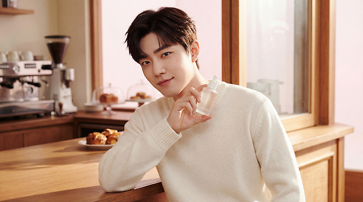 JPG 나무 모델 편집이미지 남자 음식 백그라운드 미소 뷰티 촬영 화장품 카페 상품 즐거움 오브젝트 서비스 스킨케어 의료성형뷰티 편집실사 AI인물포토 AI콘텐츠 식물 감정 표정 사람 상점 CG 파일형식 AI포토