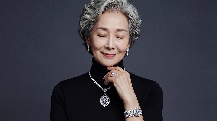 JPG 모델 편집이미지 옷 여자 패션 노년 포즈 목걸이 팔찌 사진촬영 매력적 반지 고급 보석 뷰티풀 의료성형뷰티 스타일 편집실사 AI인물포토 AI콘텐츠 컨셉 장신구 사람 성인 촬영 광석 CG 파일형식 AI포토