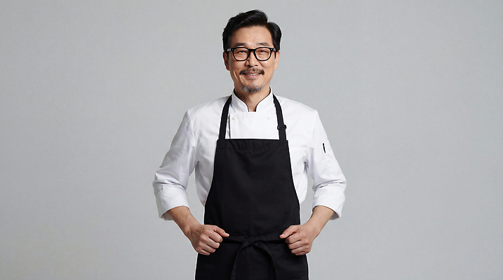 JPG 편집이미지 직업 옷 남자 음식 백그라운드 표정 요리 미소 웃음 사람 앞모습 요리사 앞치마 의료성형뷰티 편집실사 AI인물포토 AI콘텐츠 뷰포인트 CG 파일형식 AI포토