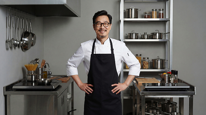 JPG 편집이미지 음식 식재료 재료 주방용품 선반 요리 주방 주방장 요리사 도구 프라이팬 조리대 레시피 의료성형뷰티 편집실사 AI인물포토 AI콘텐츠 직업 가구 생활용품 CG 파일형식 AI포토