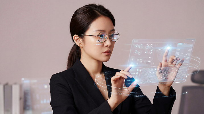 JPG 편집이미지 여자 미래 기술 정장 컴퓨터 사무실 스크린 자료 정보 키보드 작업 비즈니스우먼 전문직 집중 입력 홀로그램 의료성형뷰티 편집실사 AI인물포토 AI콘텐츠 직업 옷 컨셉 비즈니스 사람 전자제품 직장인 CG 파일형식 AI포토