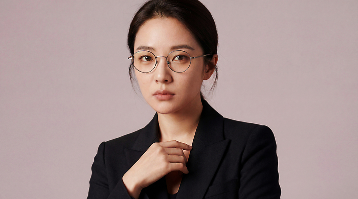 JPG 모델 편집이미지 옷 여자 안경 포즈 백그라운드 직장 표정 정장 카메라 비즈니스우먼 의료성형뷰티 스타일 외모 편집실사 AI인물포토 AI콘텐츠 잡화 회사 비즈니스 사람 전자제품 직장인 CG 파일형식 AI포토