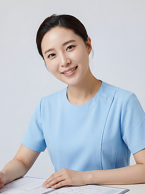 JPG 편집이미지 여자 유니폼 의학 탁자 직장 건강 대화 미소 파란색 환자 간호사 정보 전문직 서비스 상담 의사소통 의료성형뷰티 편집실사 AI인물포토 AI콘텐츠 직업 옷 컬러 가구 회사 표정 말하기 사람 의료진 CG 파일형식 AI포토