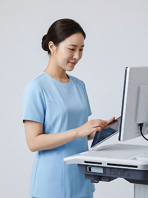 JPG 편집이미지 여자 의학 기술 병원 전자제품 컴퓨터 사무실 진료 환자 간호사 작업 전문직 간호복 의료성형뷰티 편집실사 AI인물포토 AI콘텐츠 직업 유니폼 비즈니스 사람 의료진 CG 파일형식 AI포토