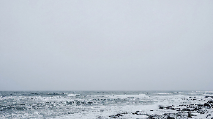 JPG 편집이미지 물결 파도 바다 겨울 자연 바람 해변 소리 암석 조용 수평선 편집실사 AI포토 AI콘텐츠 자연요소 계절 날씨 돌_바위 CG 생태계 파일형식