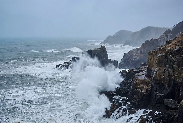 JPG 편집이미지 파도 바다 자연 바람 날씨 풍경 해변 물 외침 번개 스케치 동해 편집실사 AI포토 AI콘텐츠 자연요소 한국 미술 소리 CG 생태계 파일형식