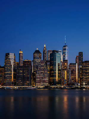 JPG 편집이미지 야경 하늘 조명 거리 풍경 빌딩 여러명 건물 빛 강 고층빌딩 도시 술집 뉴욕 편집실사 AI포토 AI콘텐츠 건축물 다수 사람 미국 야간 CG 파일형식 풍경_경치