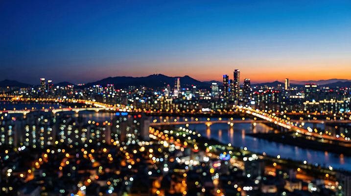 JPG 편집이미지 여행 조명 산 거리 서울 풍경 빛 강 고층빌딩 도시 저녁 한강 대도시 뷰티풀 편집실사 AI포토 AI콘텐츠 한국 빌딩 야간 CG 랜드마크 파일형식