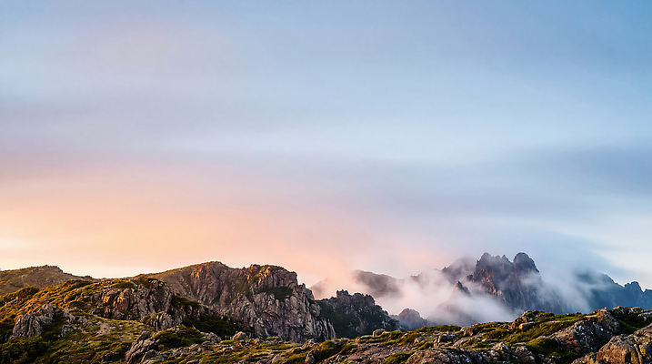 JPG 편집이미지 여유 여행 자연 하늘 바람 산 풍경 파란색 일출 일몰 탐험 대기 편집실사 AI포토 AI콘텐츠 자연요소 감정 컬러 날씨 노을 CG 생태계 파일형식