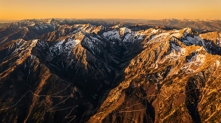 JPG 편집이미지 자연 하늘 조명 산 파노라마 풍경 태양 저녁 지형 편집실사 AI포토 AI콘텐츠 자연요소 촬영기법 야간 CG 생태계 파일형식