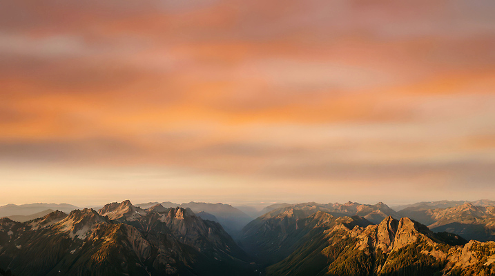 JPG 편집이미지 컬러 자연 하늘 산 풍경 노을 일몰 등산 대기 정상 고립 서쪽 편집실사 AI포토 AI콘텐츠 자연요소 트래킹 방향 CG 생태계 파일형식
