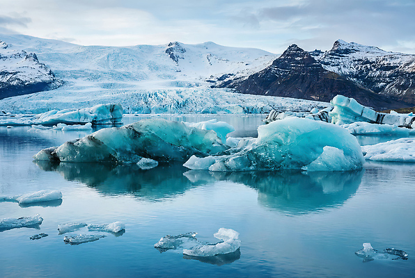 JPG 편집이미지 자연 하늘 날씨 산 풍경 물 환경 얼음 에너지 도시 북극 물안경 오브젝트 빙하 편집실사 AI포토 AI콘텐츠 자연요소 극지방 CG 생태계 수영용품 파일형식