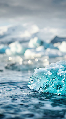 JPG 편집이미지 바다 조각 자연 하늘 풍경 물 파란색 환경 얼음 차가움 북극 빙산 흐림 편집실사 AI포토 AI콘텐츠 자연요소 컬러 날씨 극지방 CG 생태계 파일형식