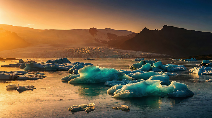 JPG 편집이미지 호수 바다 컬러 조각 자연 하늘 산 아이슬란드 풍경 물 얼음 일몰 빙하 지형 편집실사 AI컴퓨터그래픽 AI콘텐츠 자연요소 유럽 노을 CG 생태계 파일형식