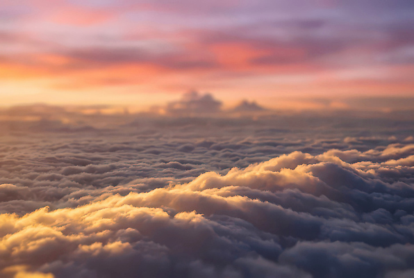 주간 자연요소 컬러 노을 CG 생태계 파일형식 AI콘텐츠 하늘 일출 태양 분홍색 주황색 빛 풍경 자연 고요 아침 편집실사 편집이미지 JPG 구름 AI컴퓨터그래픽