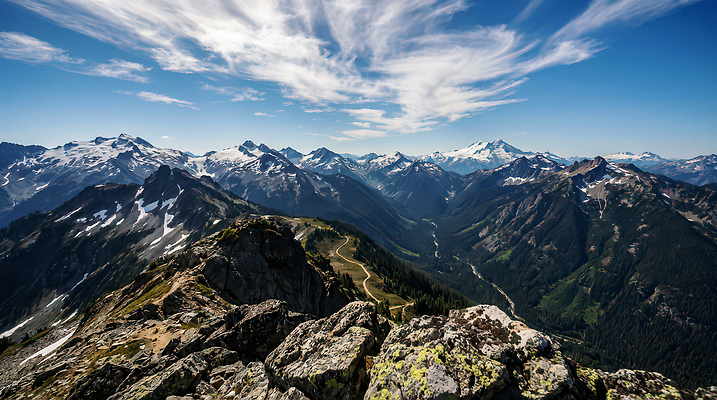 JPG 모양 편집이미지 호수 자연 하늘 바람 산 풍경 초록색 정상 숲 멀리 깊이 뷰티풀 편집실사 AI포토 AI콘텐츠 자연요소 컬러 날씨 CG 생태계 파일형식