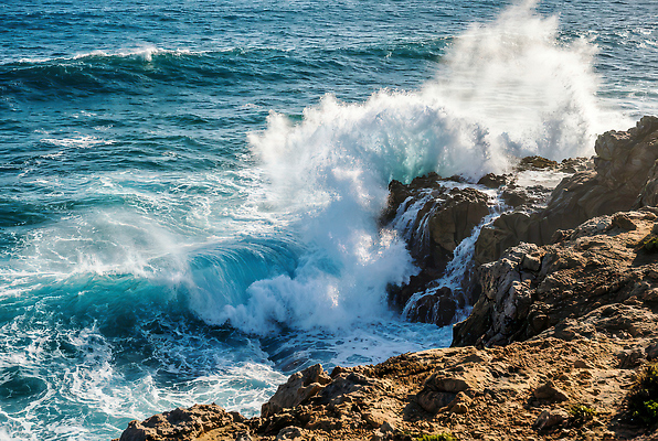 JPG 편집이미지 파도 바다 섬 자연 바람 날씨 풍경 해변 물 튀는물 편집실사 AI컴퓨터그래픽 AI콘텐츠 자연요소 CG 생태계 액체표현 스플래쉬 파일형식