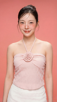 JPG 모델 편집이미지 옷 패션 분홍색 포즈 백그라운드 상의 웃음 사람 소녀 머리 촬영 묶기 뷰티풀 의료성형뷰티 스타일 편집실사 AI인물포토 AI콘텐츠 여자 어린이 컬러 모션 표정 신체부위 CG 파일형식 AI포토