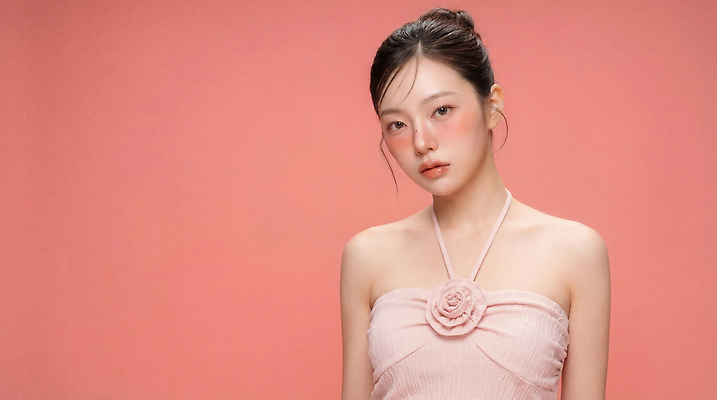 JPG 모델 편집이미지 옷 여자 패션 꽃 분홍색 포즈 백그라운드 미소 장식 세트 뷰티 머리 촬영 의료성형뷰티 스타일 편집실사 AI인물포토 AI콘텐츠 식물 컬러 표정 사람 신체부위 CG 파일형식 AI포토