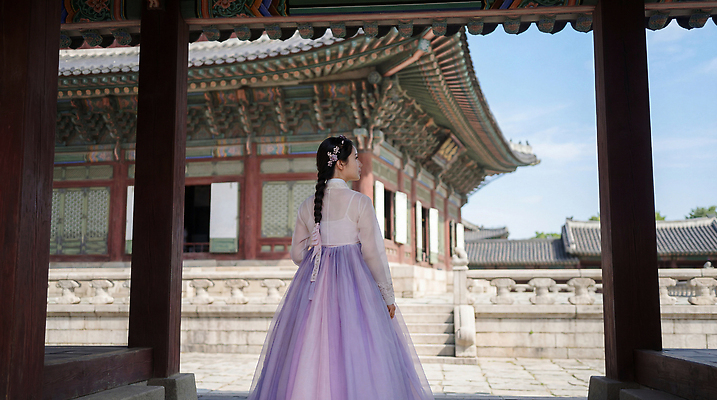 JPG 편집이미지 전통 여자 문화 여행 한국 풍경 건물 걷기 궁전 역사 한복 뷰티풀 편집포토 의료성형뷰티 전경 편집실사 AI인물포토 AI콘텐츠 한국전통 건축물 아시아 고건축 모션 사람 전통의상 CG 파일형식 탑뷰 AI포토