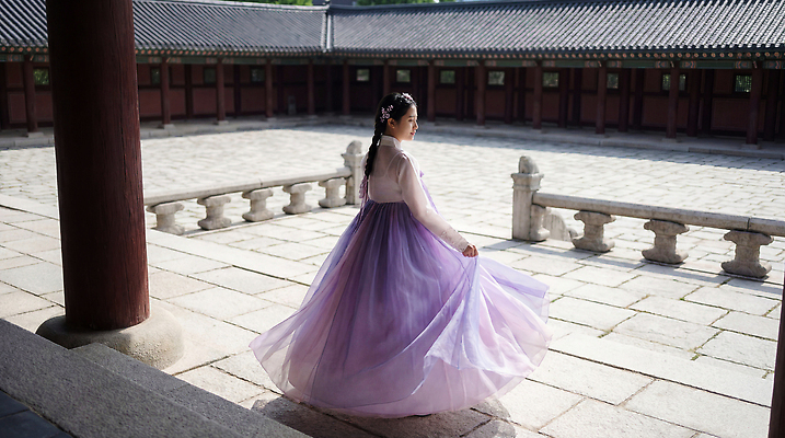 JPG 편집이미지 전통 여자 문화 한국 풍경 치마 정원 사진촬영 궁전 춤 역사 한복 조선소 뷰티풀 편집포토 의료성형뷰티 편집실사 AI인물포토 AI콘텐츠 한국전통 산업 아시아 고건축 하의 문화예술 사람 촬영 전통의상 CG 파일형식 AI포토
