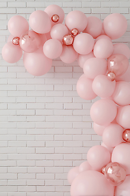 편집이미지 컬러 이벤트 확인 파일형식 AI콘텐츠 분홍색 풍선 장식 파티 백그라운드 벽 크기 모양 디자인 기념일 조화 체크표시 테마 이미지편집 JPG AI컴퓨터그래픽