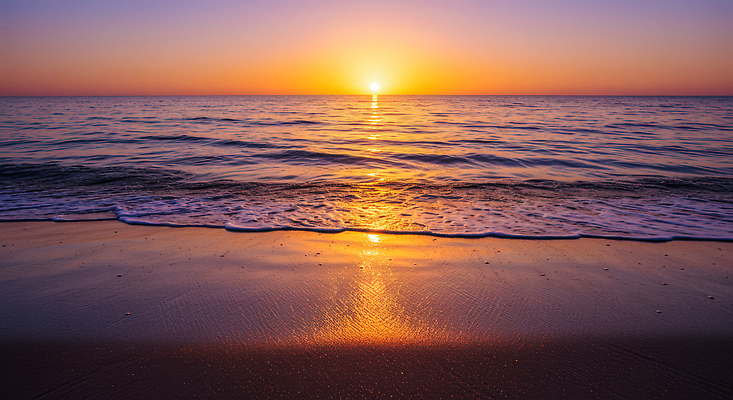 JPG 편집이미지 물결 파도 바다 컬러 자연 하늘 조명 풍경 해변 빛 태양 노을 저녁 오후 수평선 편집실사 AI컴퓨터그래픽 AI콘텐츠 자연요소 야간 CG 생태계 파일형식