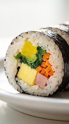 JPG 편집이미지 접시 한식 음식 재료 요리 계란 당근 저녁 김밥 햄 단무지 점심 시금치 편집실사 AI포토 AI콘텐츠 식기 채소 뿌리채소 육류 알 야간 CG 파일형식