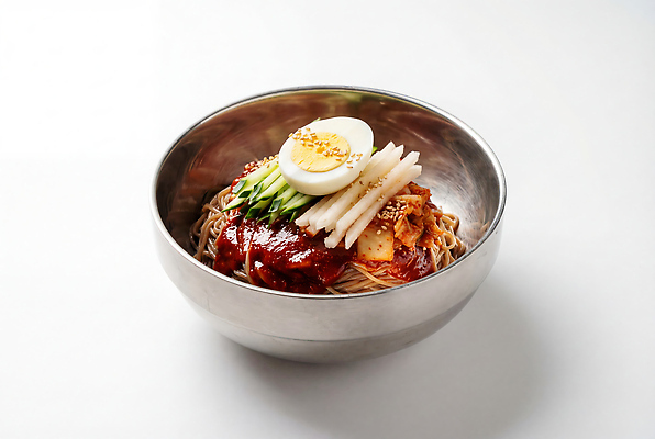 JPG 편집이미지 그릇 한식 음식 김치 오이 요리 계란 면류 고명 고추장 무 레시피 비빔냉면 비빔국수 편집실사 AI포토 AI콘텐츠 식기 채소 뿌리채소 알 양념 CG 국수 냉면 파일형식