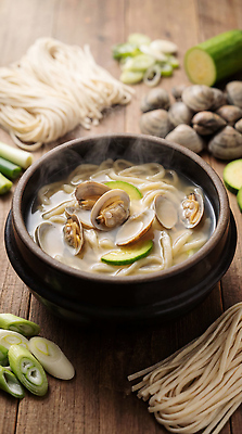 JPG 편집이미지 그릇 재료 조개 따뜻함 요리 식사 신선 면류 맛 해산물 국수 국물 파 바지락 바지락칼국수 편집실사 AI포토 AI콘텐츠 식기 음식 컨셉 채소 어패류 CG 칼국수 파일형식