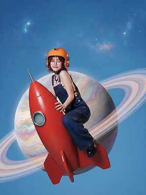 JPG 편집이미지 어린이 백그라운드 미래 앉기 빨간색 우주 행성 로켓 탐험 도전 중앙 헬멧 우주복 상상력 의료성형뷰티 편집실사 AI인물포토 AI콘텐츠 옷 컬러 컨셉 모션 사람 보호장비 CG 파일형식 AI포토