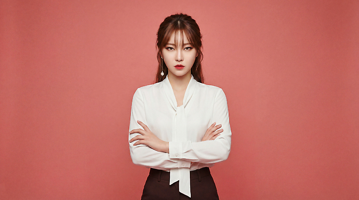 JPG 모델 편집이미지 여자 패션 포즈 카메라 팔짱 사진촬영 비즈니스우먼 단순화된 프로필 의료성형뷰티 스타일 편집실사 AI인물포토 AI콘텐츠 비즈니스 모션 사람 전자제품 촬영 직장인 CG 파일형식 AI포토