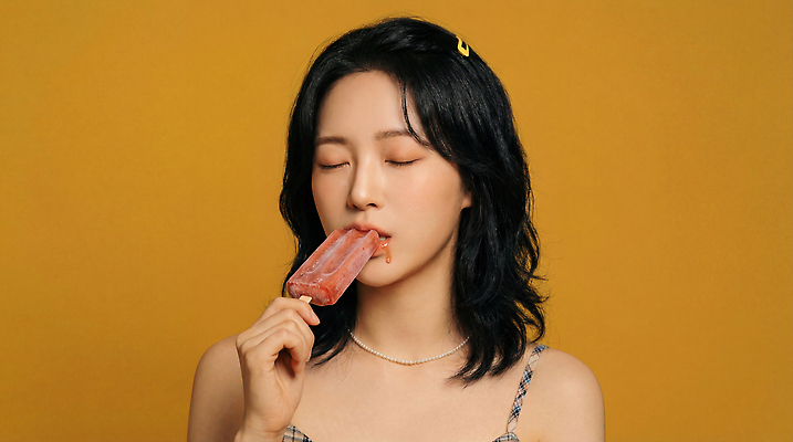 JPG 편집이미지 여자 행복 감정 과일 모션 아이스크림 디저트 표정 여름 맛 즐거움 오브젝트 노란배경 순간 의료성형뷰티 편집실사 AI인물포토 AI콘텐츠 계절 음식 백그라운드 컨셉 사람 노란색 CG 파일형식 AI포토