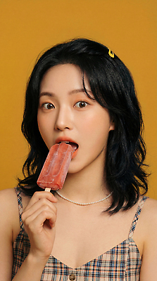 JPG 편집이미지 여자 백그라운드 모션 아이스크림 디저트 표정 여름 청춘 노란색 식사 달콤 맛 즐거움 체크무늬 의료성형뷰티 편집실사 AI인물포토 AI콘텐츠 계절 감정 음식 컬러 컨셉 무늬 사람 CG 파일형식 AI포토