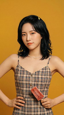 JPG 편집이미지 드레스 여자 패션 백그라운드 아이스크림 조명 여름 노란색 신선 체크무늬 젤리 의료성형뷰티 스타일 편집실사 AI인물포토 AI콘텐츠 옷 계절 컬러 무늬 디저트 사람 CG 파일형식 AI포토