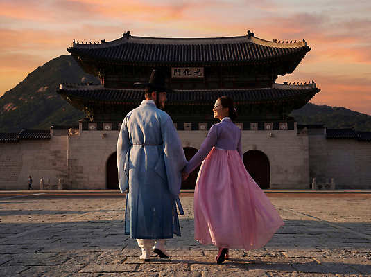 JPG 편집이미지 전통 여자 남자 문화 여행 거리 한옥 한국 풍경 경기 노을 손잡기 일몰 역사 전통의상 의료성형뷰티 편집실사 AI인물포토 AI콘텐츠 자연요소 한국전통 아시아 스포츠 고건축 모션 사람 CG 파일형식 AI포토