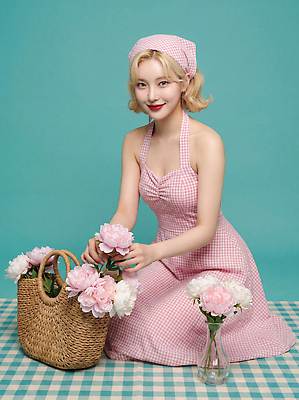 JPG 편집이미지 드레스 계절 여자 패션 꽃 감정 분홍색 꽃다발 모션 파란색 소풍 바구니 봄 수확 오브젝트 체크무늬 의료성형뷰티 스타일 편집실사 AI인물포토 AI콘텐츠 식물 옷 컬러 무늬 농업 사람 야외활동 CG 파일형식 AI포토