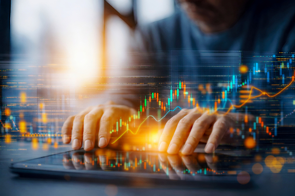 JPG 편집이미지 손 그래프 기술 경제 태블릿 자료 거래 정보 변화 시장 주식 가격 분석 투자 서류판 의료성형뷰티 AI인물포토 AI콘텐츠 컨셉 비즈니스 신체부위 금융 전자제품 스마트기기 사무용품 파일형식 AI포토