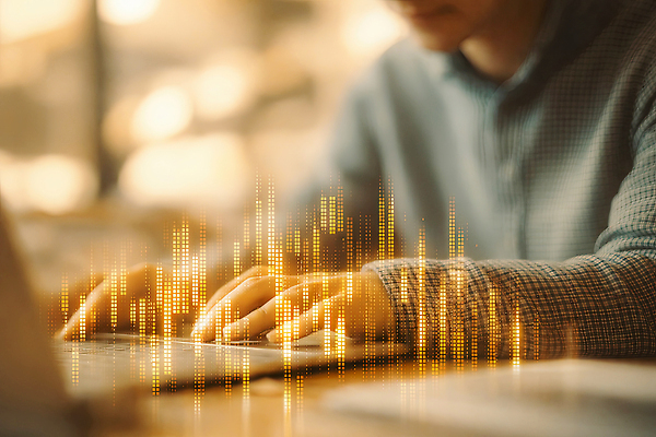 JPG 편집이미지 손 음악 기술 사람 노트북 컴퓨터 디지털 소리 키보드 작업 오후 입력 창의성 의료성형뷰티 사운드웨이브 AI인물포토 AI콘텐츠 문화예술 신체부위 전자제품 파일형식 AI포토