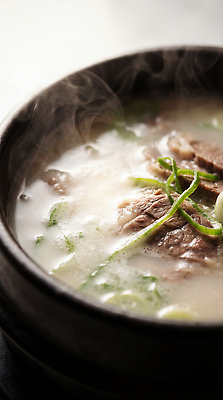 JPG 편집이미지 한식 음식 재료 육류 요리 식사 뜨거움 수프 김 국물 파 돌솥 갈비탕 설렁탕 편집실사 AI포토 AI콘텐츠 채소 식재료 해조류 CG 탕 파일형식