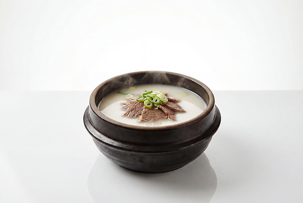 JPG 편집이미지 전통 그릇 한식 음식 재료 한국 요리 식사 소고기 뜨거움 먹기 국물 파 설렁탕 국밥 편집실사 AI포토 AI콘텐츠 식기 아시아 채소 모션 육류 CG 탕 파일형식