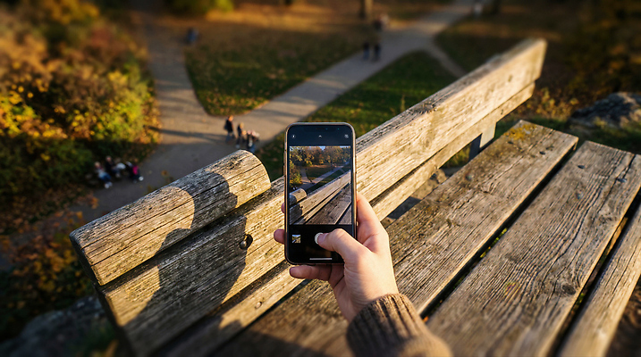 JPG 나무 편집이미지 공원 벤치 자연 거리 사람 풍경 잔디 일상 스마트폰 걷기 촬영 오후 의료성형뷰티 편집실사 AI인물포토 AI콘텐츠 식물 공공시설 의자 모션 라이프 핸드폰 스마트기기 CG 생태계 파일형식 AI포토
