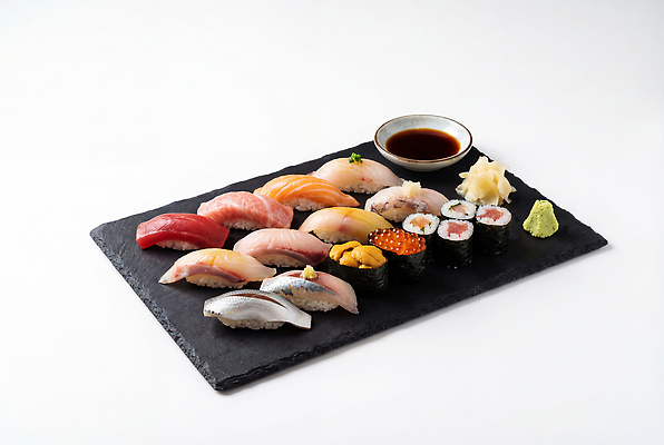 JPG 편집이미지 접시 음식 요리 식사 초밥 생선회 저녁 고추냉이 해산물 간장 점심 생강 일본음식 편집실사 AI포토 AI콘텐츠 식기 채소 회 양념 야간 CG 파일형식