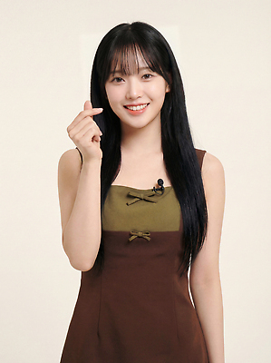 JPG 모델 편집이미지 손 옷 여자 컬러 포즈 미소 손짓 촬영 하트 분위기 소통 의료성형뷰티 스타일 편집실사 AI인물포토 AI콘텐츠 모양 컨셉 모션 표정 사람 신체부위 CG 파일형식 AI포토