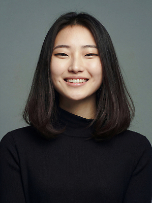 JPG 편집이미지 옷 여자 얼굴 백그라운드 표정 미소 사람 카메라 검은머리 단순화된 의료성형뷰티 편집실사 AI인물포토 AI콘텐츠 헤어스타일 신체부위 전자제품 CG 파일형식 AI포토