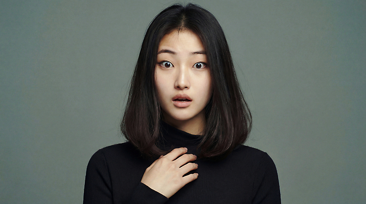 JPG 모델 편집이미지 긴머리 헤어스타일 손 여자 감정 표정 사람 앞모습 머리 놀람 목 의료성형뷰티 편집실사 AI인물포토 AI콘텐츠 뷰포인트 신체부위 CG 파일형식 AI포토