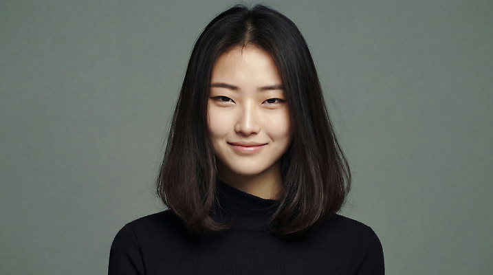 JPG 모델 편집이미지 헤어스타일 옷 여자 감정 백그라운드 스튜디오 표정 미소 사람 카메라 검은색 촬영 프로필 의료성형뷰티 편집실사 AI인물포토 AI콘텐츠 컬러 전자제품 CG 파일형식 AI포토